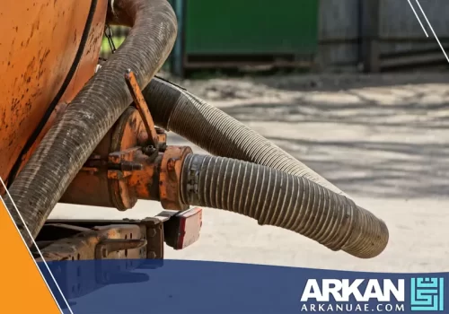 أحدث معدات سيارة سحب المجاري لضمان تنظيف وشفط مياه الصرف الصحي بأقصى كفاءة.