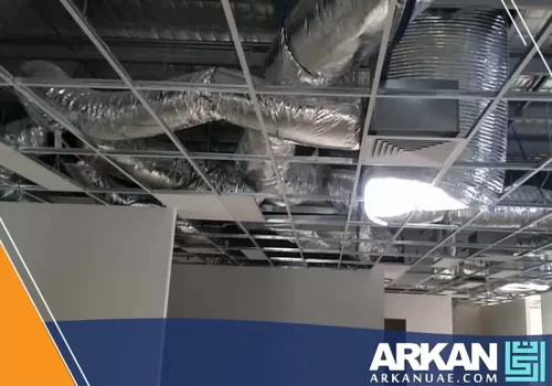 تركيب الهياكل المعدنية لمجاري الهواء ووحدات التكييف قبل تركيب السقف المستعار. نقدم حلولاً شاملة لـالمكيفات المركزية للمشاريع الكبيرة في الإمارات. تواصلوا مع شركة أركان التطوير 0527514348.