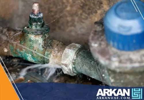 هل تعاني من تسربات المياه الظاهرة حول المحابس أو الوصلات الصدئة؟ نقدم خدمات علاج تسربات المياه وصيانة شبكات المياه بفعالية. أفضل شركة كشف تسربات المياه في عجمان هي شركة أركان التطوير 0567870972.