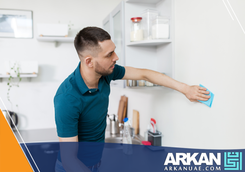 شركة تنظيف في ابوظبي 0527514348 شركة اركان التطوير تنظيف جدران المطابخ بعناية لإزالة البقع دون التأثير على الدهانات