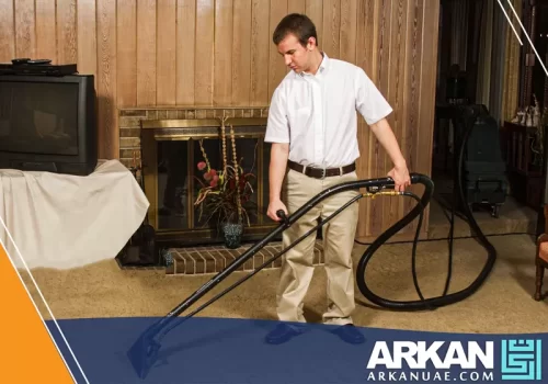 تنظيف احترافي للسجاد باستخدام معدات متخصصة ضمن خدمات شركة تنظيف في ام القيوين لإزالة الأوساخ والبقع