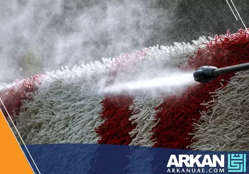 ماكينة تنظيف السجاد بالبخار في العين تنظف الألياف بعمق مع إزالة البقع باستخدام ضغط مناسب يحافظ على السجاد.