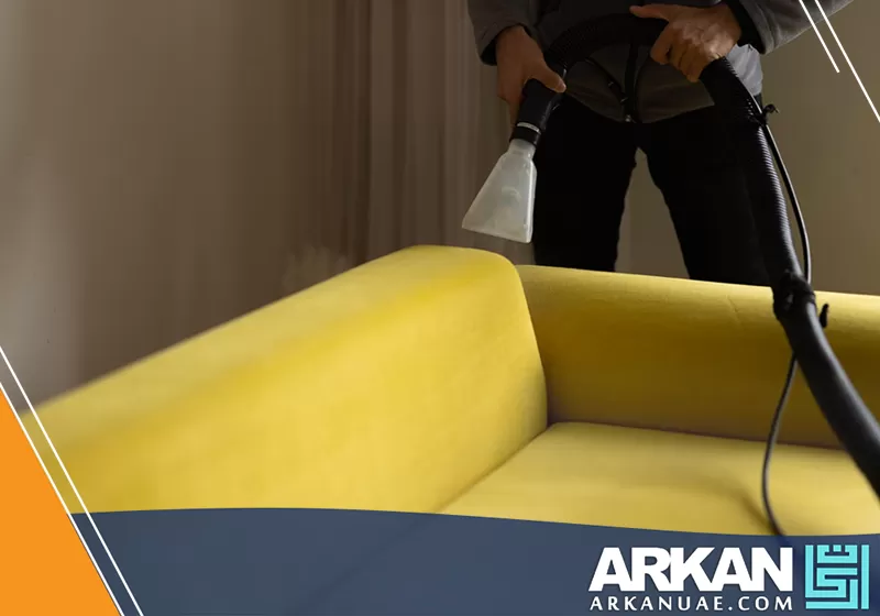 نظافة كنب في عجمان مضمونة 0527514348 اركان الشامل يقوم الفني بتنظيف الكنب بعناية فائقة لإزالة الأتربة والبقع، مع الحفاظ على نسيج القماش.