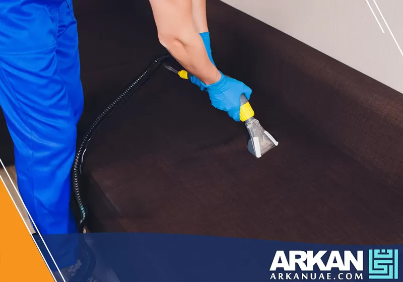 شركة تنظيف كنب جلد في عجمان 0527514348 اركان التطوير يهتم الفني بتعقيم الكنب أثناء التنظيف لضمان بيئة صحية وخالية من الجراثيم