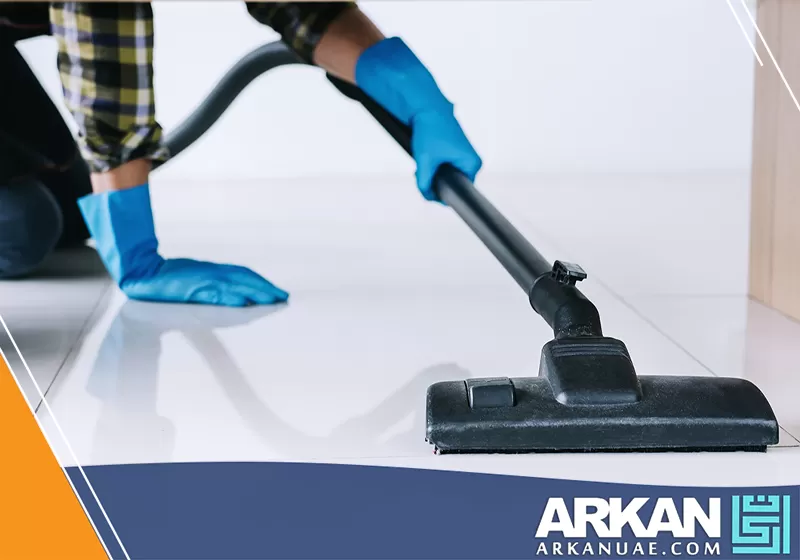 مكنسة يتم استخدامها في شركة تنظيف في الشارقة للتخلص من الاتربة والغبار المتراكم على الارض.