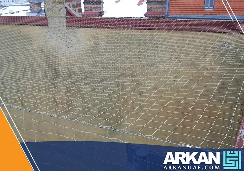 شركة مكافحة الحمام في أبوظبي تستخدم شبك طارد الحمام لحماية المباني بشكل فعال من تواجد الحمام.